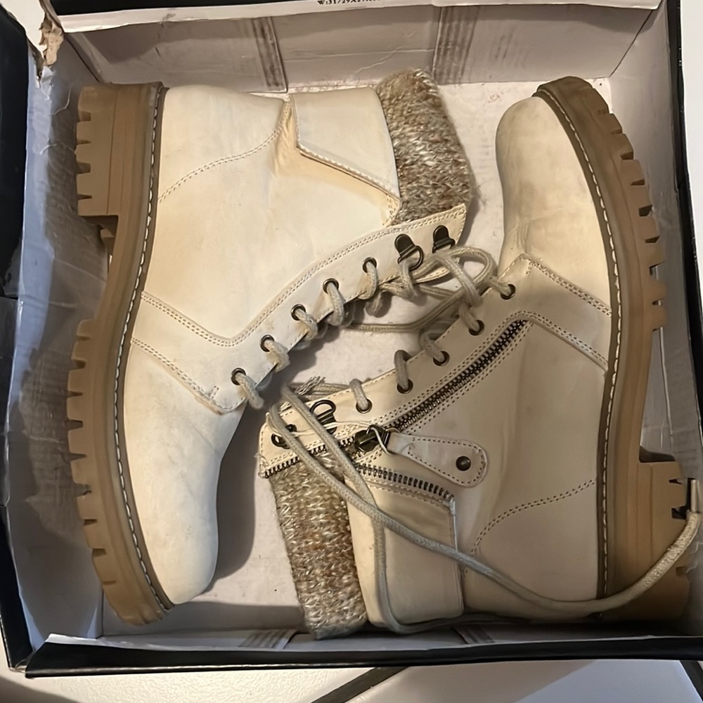Hiking boots Cliffs